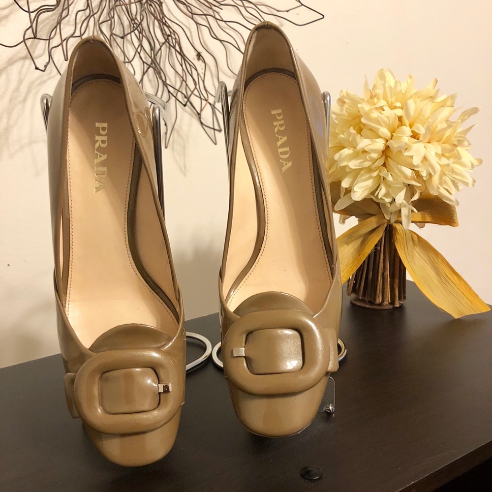 ‼️SOLD!!!‼️Authentic olive PRADA heel shoe. - Picture 1 of 8